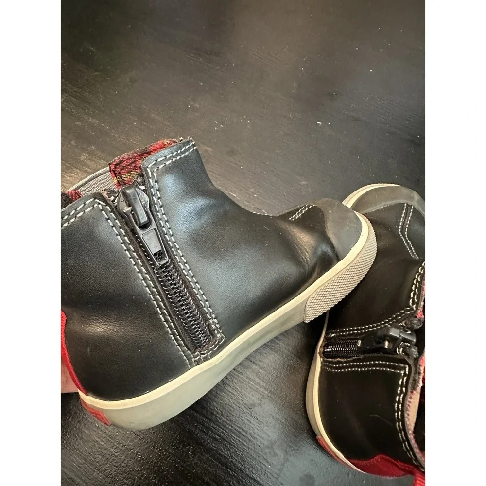 See Kai Run Boy Chelsea Boots Size 7